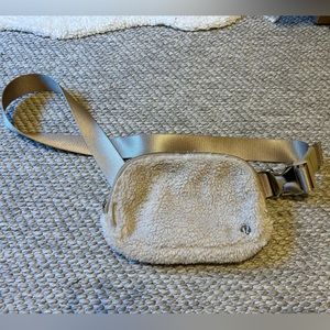 Lululemon everywhere belt bag fleece